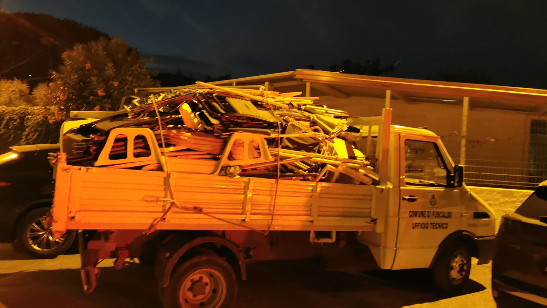 CALABRIA. FUSCALDO. ENNESIMO SEQUESTRO DI OMBRELLONI “SEGNAPOSTO”