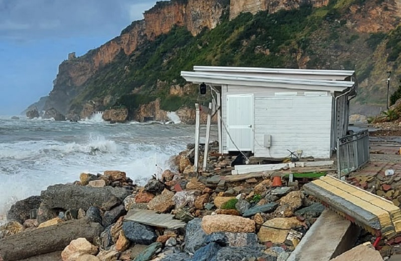 CETRARO. DANNI INGENTI A CAUSA DELLA MAREGGIATA. IL SINDACO CENNAMO SCRIVE AL PRESIDENTE OCCHIUTO