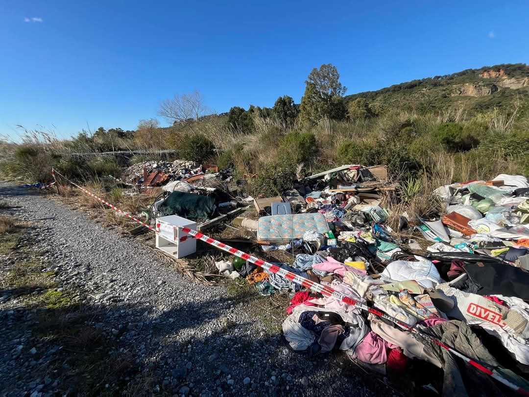 Orsomarso. “Rifiuti abbandonati vicino al fiume Lao”. Sequestrata un’area di 230 metri quadri