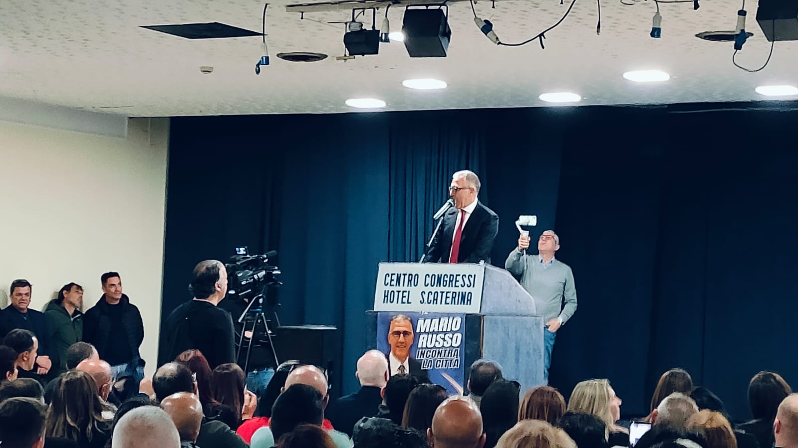 Scalea. “Insieme andiamo a costruire il futuro”. Mario Russo ufficializza la sua candidatura a sindaco
