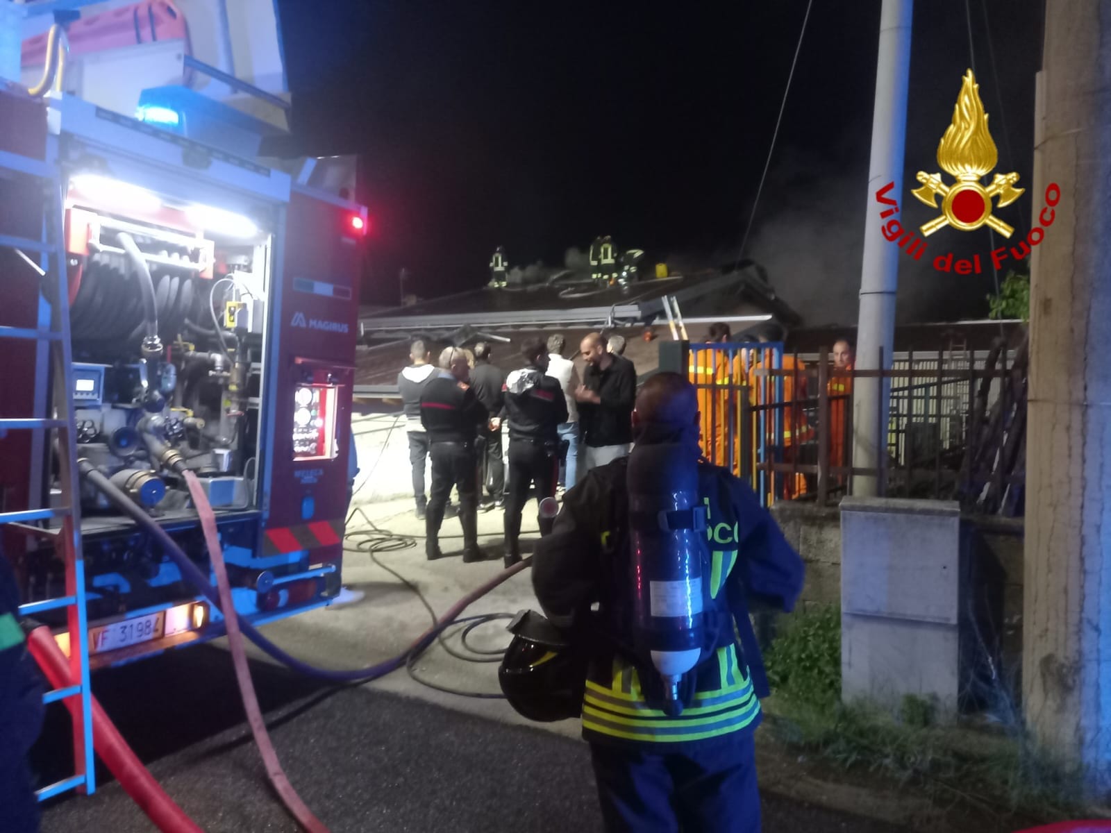 Dal Cosentino. “In fiamme il tetto della scuola dell’infanzia”. Accade a Santo Stefano di Rogliano