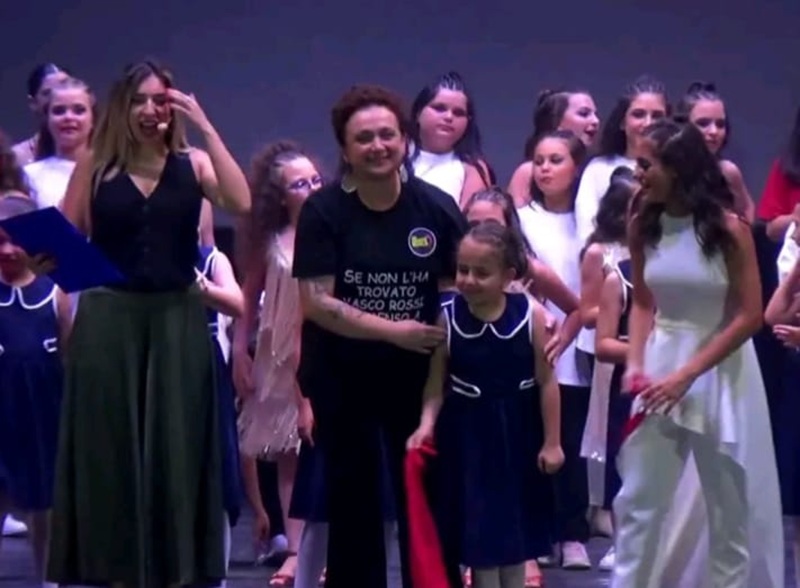 Danza. Grande spettacolo della Dance World Academy con superospiti da “Amici” al Cineteatro Vittoria di Diamante