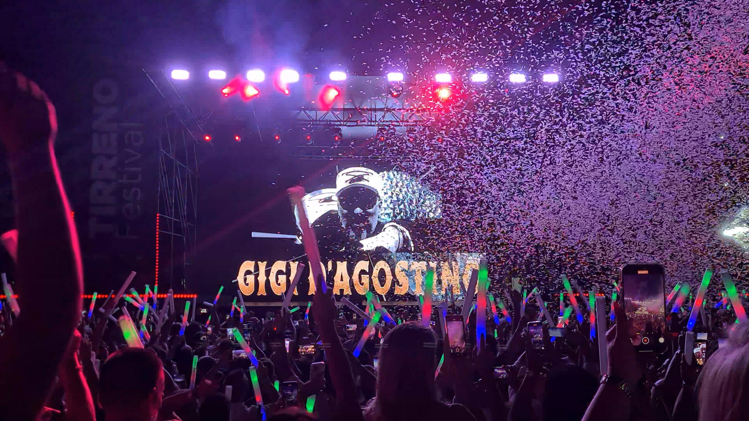 Cirella. Il Teatro dei Ruderi esplode al ritmo della dance di Gigi D’Agostino