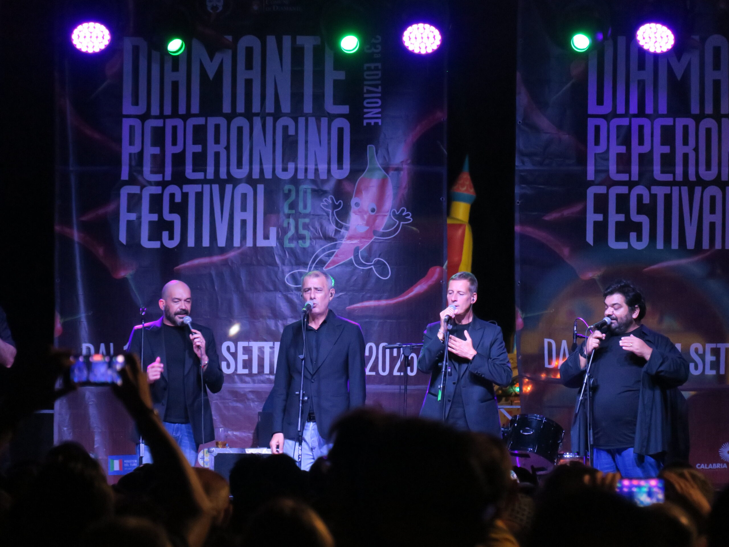 Diamante, Peperoncino Festival: boom di presenze. I Neri Per Caso infiammano la seconda serata