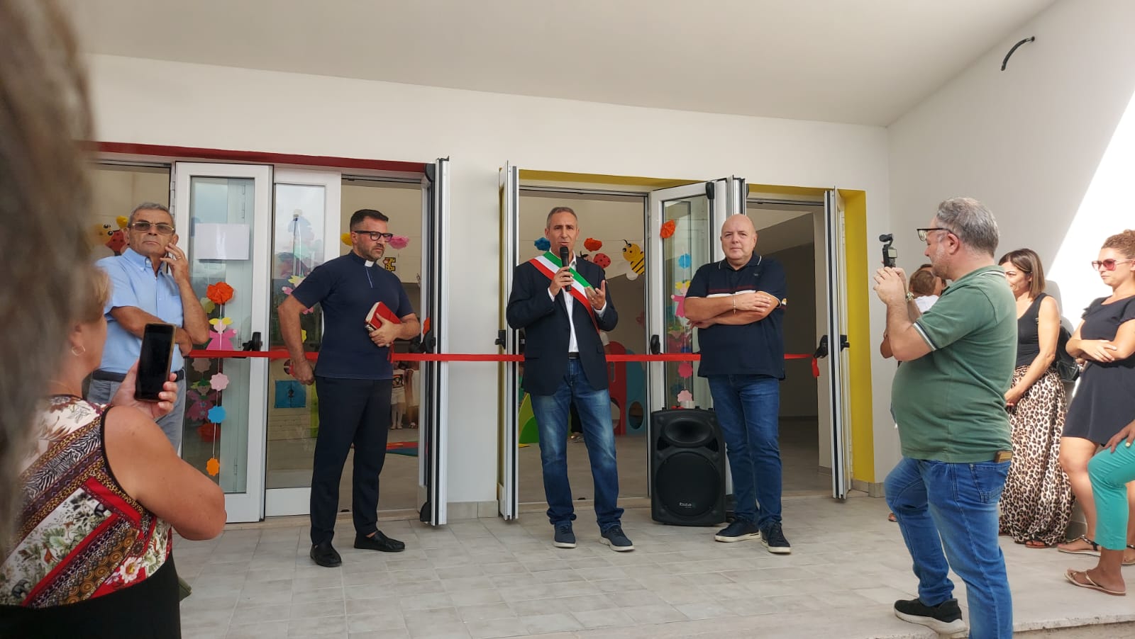 Tortora. Taglio del nastro per la nuova scuola dell’Infanzia “Arcobaleno”