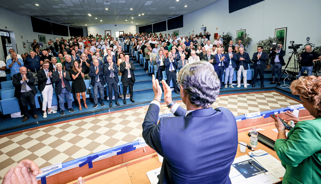 Calcio. Eccellenza calabrese ai nastri di partenza: Lunedì 8 Settembre la presentazione dei calendari 2025-2026