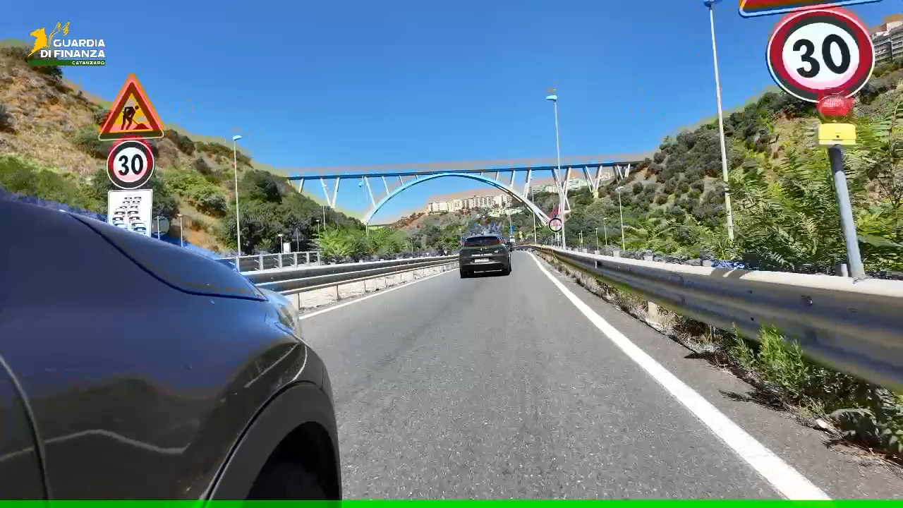 Catanzaro. Maxi sequestro a una persona contigua al clan “Abbruzzese-Forastefano”