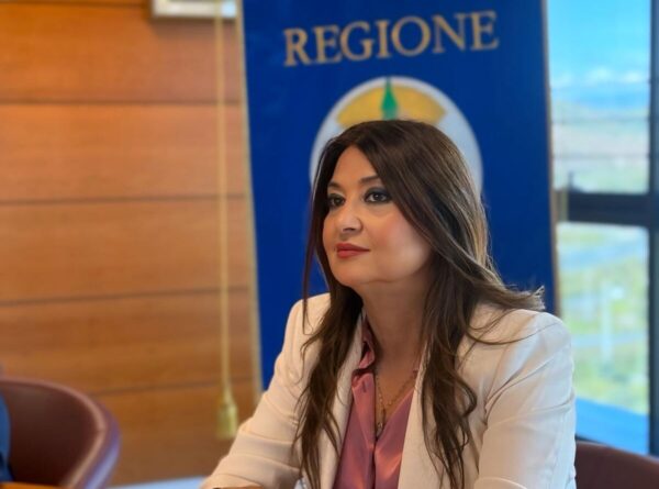LA CALABRIA CONTRASTA LA VIOLENZA DI GENERE CON IL PROGETTO “DONNE LIBERE”. STRAFACE: “RESTITUIAMO AUTONOMIA, NON SOLO PROTEZIONE”