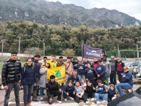 Plastic Free, a Maratea una lezione di comunità: insieme per l’ambiente, senza barriere.